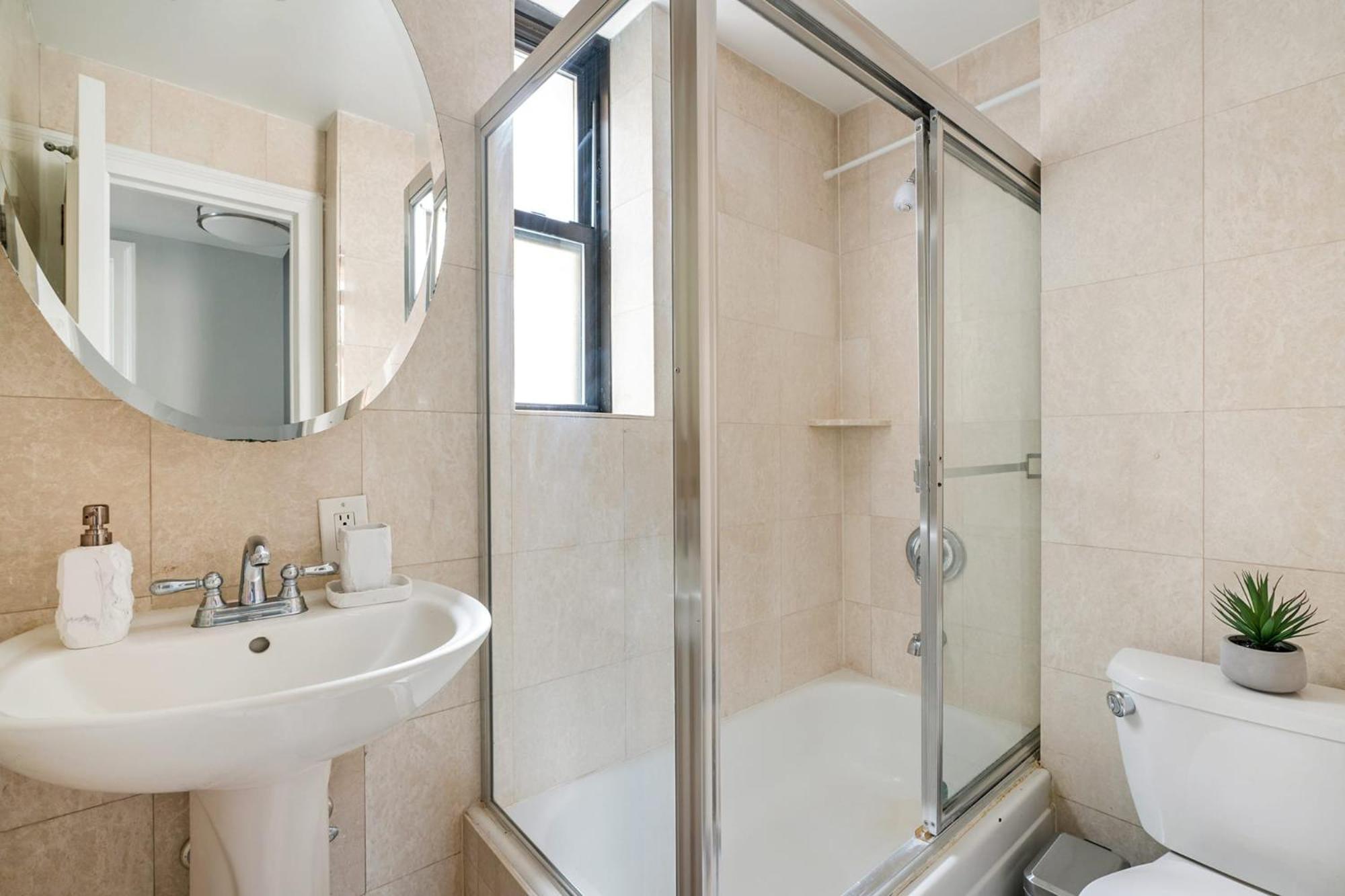73-406 New 1br 1bth Uws Doorman Gym * New York