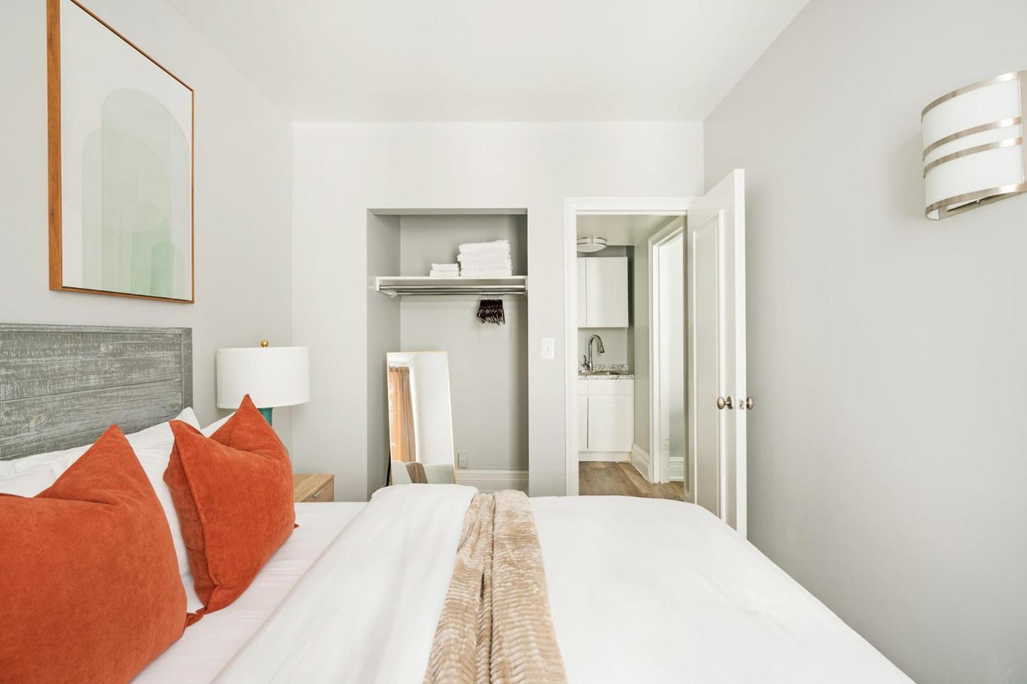 73-406 New 1br 1bth Uws Doorman Gym Apartment *